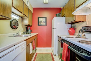 Fully-Equipped Kitchens at Polo Run Apartments, Greenwood